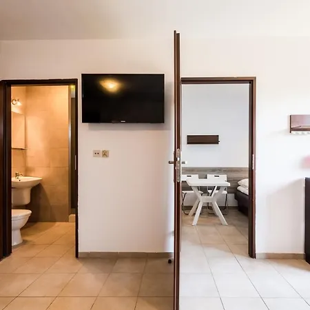 Rowyhills Apartment